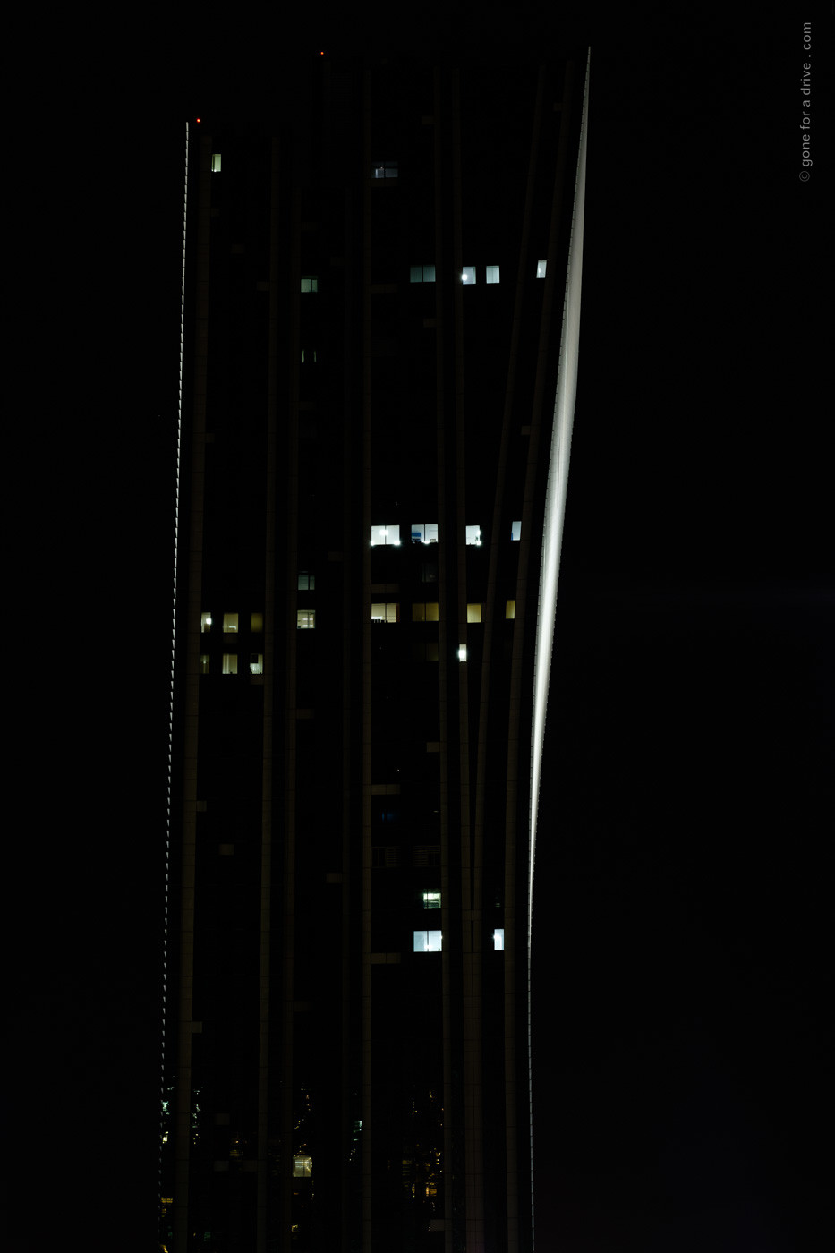 Stadtarchitektur von Nur-Sultan, Kasachstan, bei Nacht Stadtarchitektur von Nur-Sultan, Kasachstan, bei Nacht